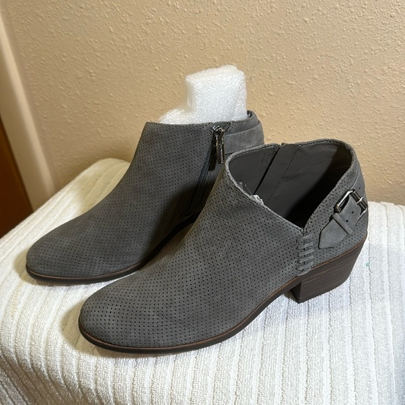 Vince Camuto Ankle boots size 7 1/2 - Picture 1 of 9
